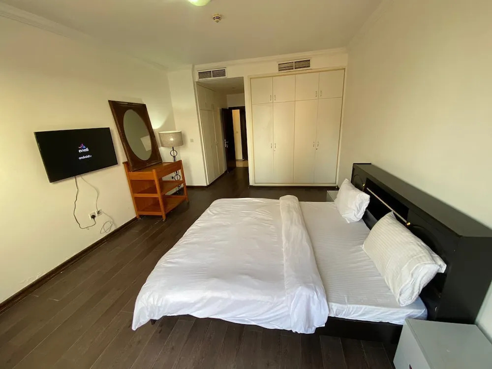 Marina Crown Hostel for Girls