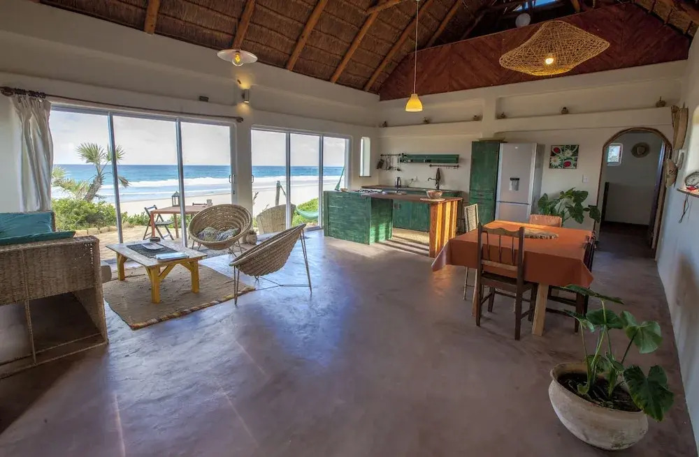 Pura Vida Tofo Beach House