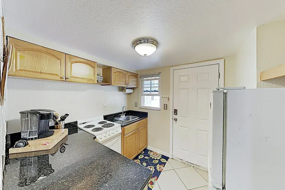 New Listing! Shoreside - Walk To Waves 1 Bedroom Condo