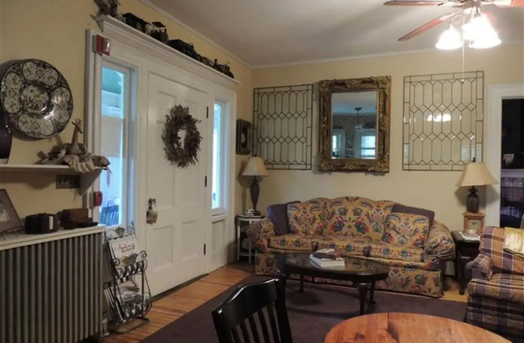 Brookview Manor Inn