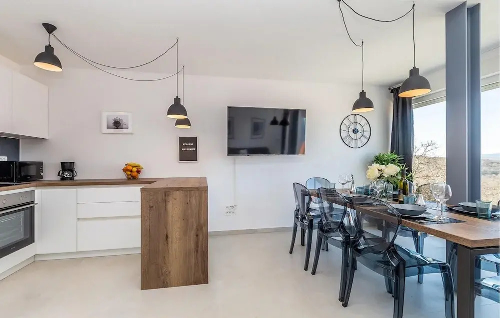 Amazing Home in Njivice With Outdoor Swimming Pool, Wifi and Outdoor Swimming Pool