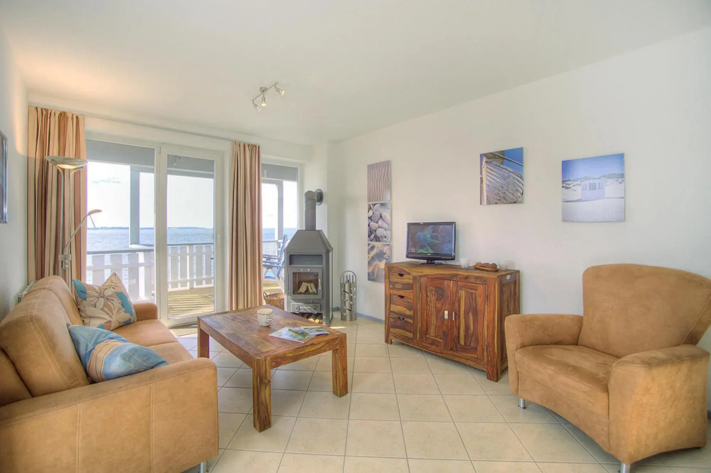 Apartment in Rechin Right on the Water