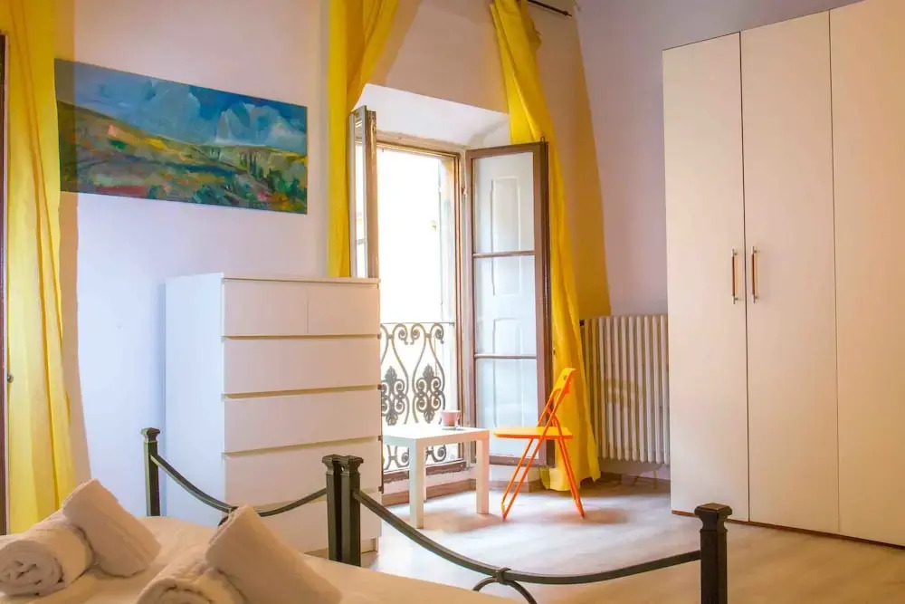 Few steps from the Duomo 4BD Apt Spacious