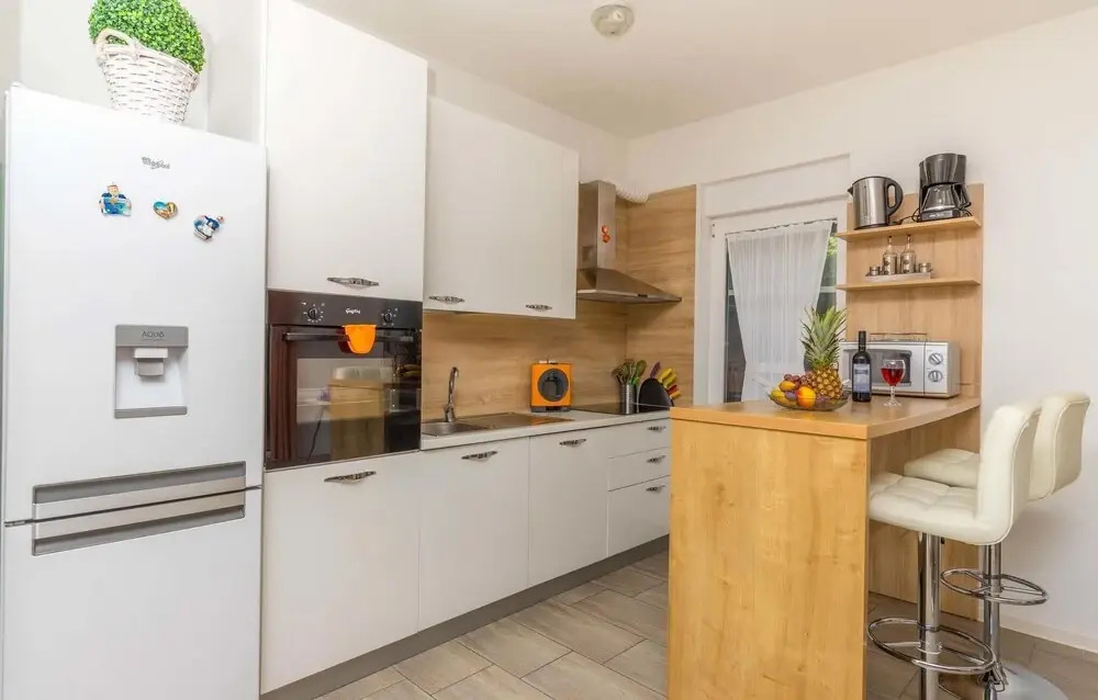 Stunning Home in Selce With 4 Bedrooms, Wifi and Outdoor Swimming Pool
