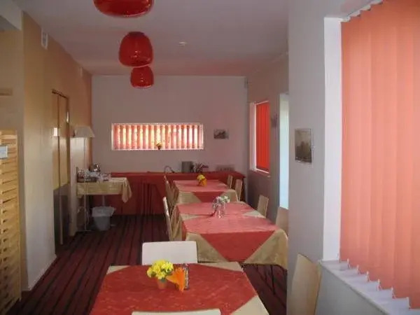 Ugandi Hotel