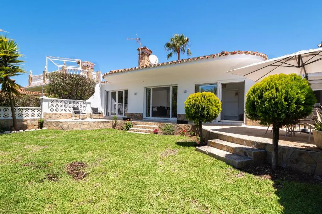 Calle Marbella Chalet with Garden by Beach