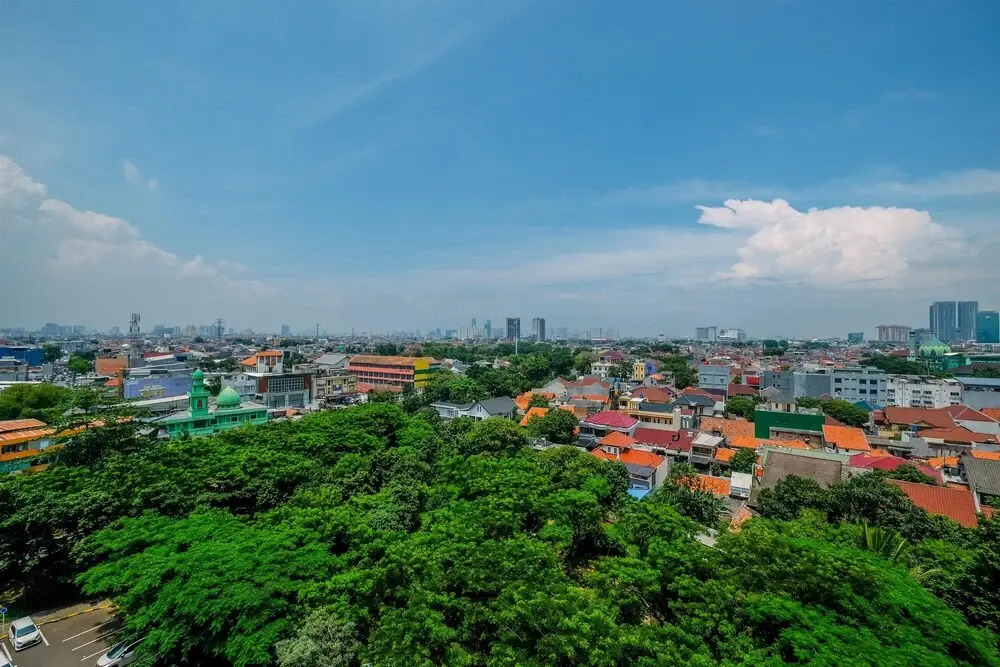 Lovely Studio Green Pramuka Apartment Near Shopping Center