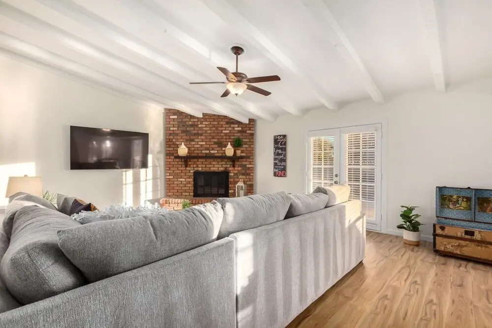 Spectacular Moon Valley! 4 Bedroom With 3 King Beds! Heated Pool! Sleeps 10! 4 Home by Redawning
