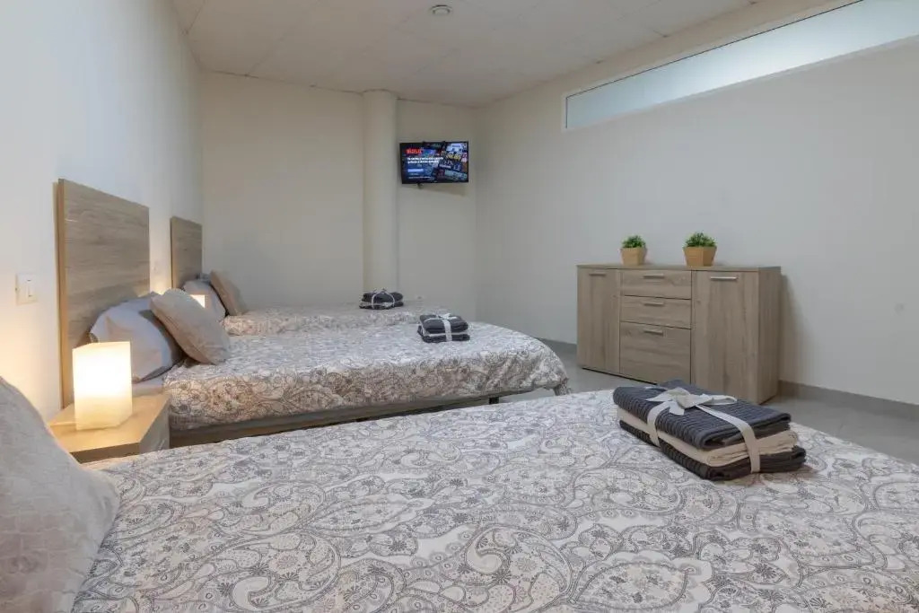 El Puente Holiday Home I- Airport 8,1K