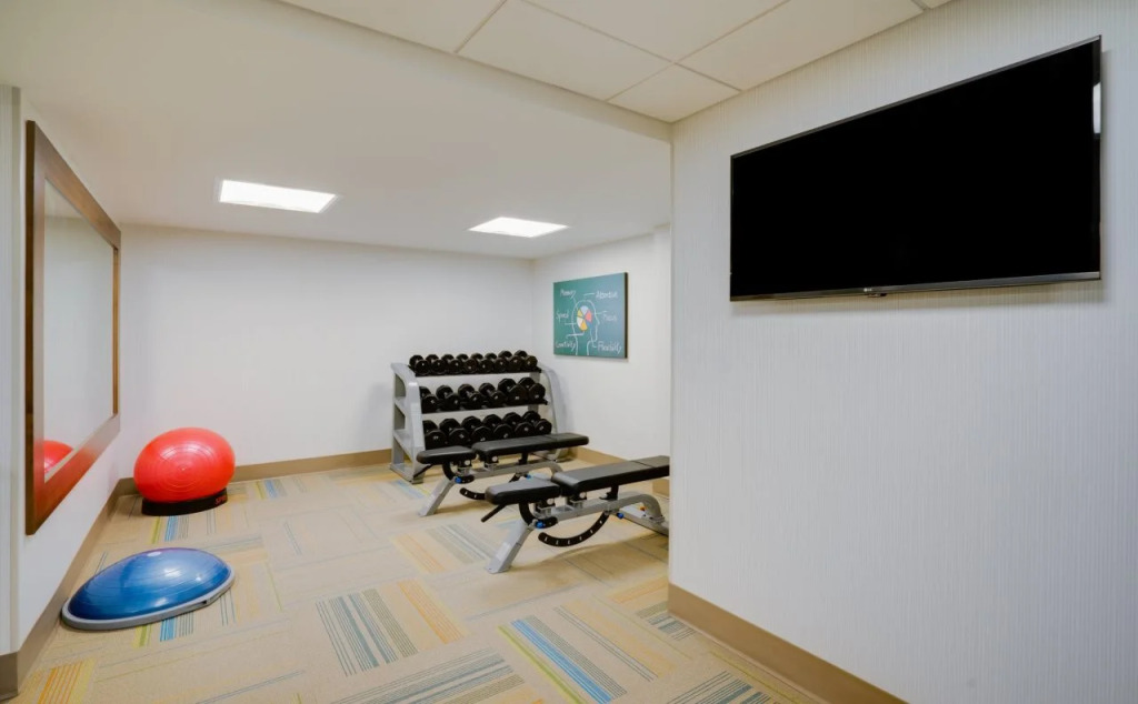 Holiday Inn Express & Suites Ft. Washington - Philadelphia by IHG