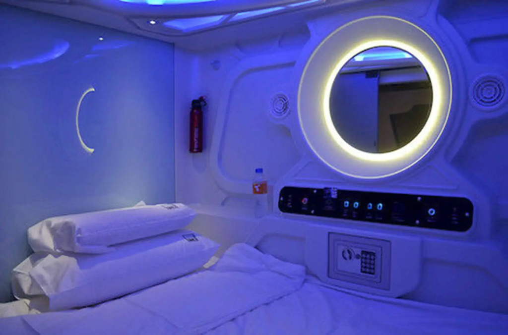 Lavish Capsule