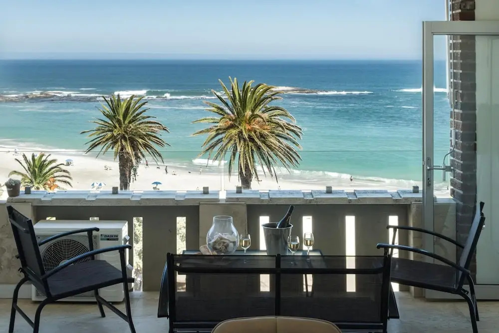 Camps Bay Beachside 2bed w Sea View Cloud 9