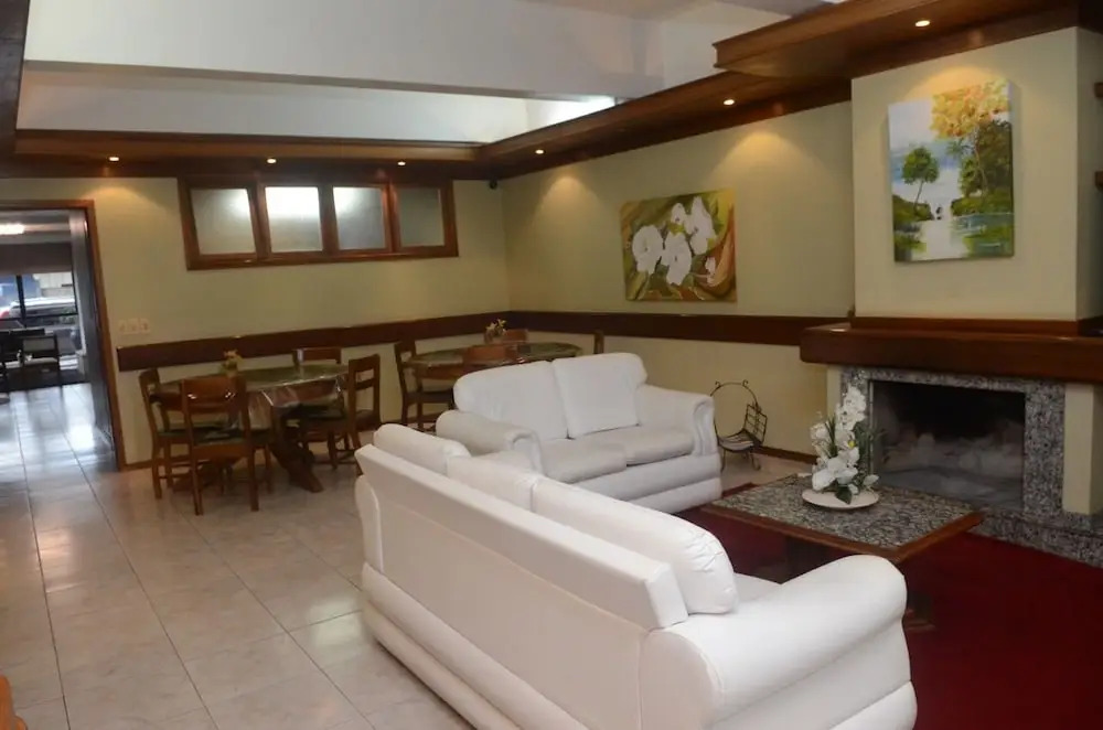 River Hotel