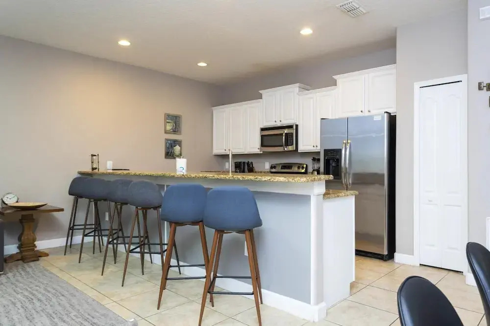 Beautiful Townhome Near Disney