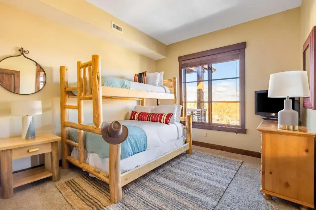 Slopeside By AvantStay Stunning Home w Spa Close To The Slopes