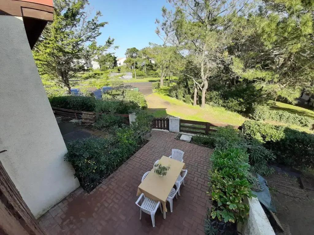 Maison rénovée avec terrasse à 700m des plages, marché et activités - Tennis et piste cyclable à 10m - FR-1-239-385