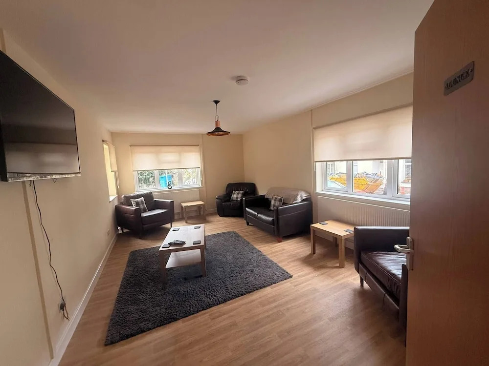 Spacious House Sleeps 10 -near Bikepark Wales -central -parking