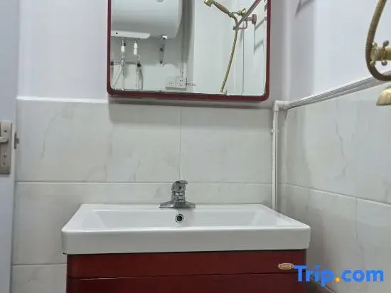 Lily Grocery Homestay (Taoxichuan Creative Plaza)
