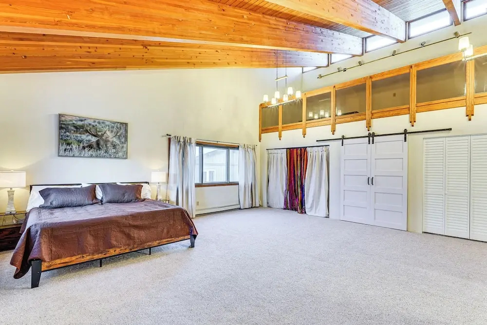 Hike, Ski & Soak! Spacious Anchorage Getaway