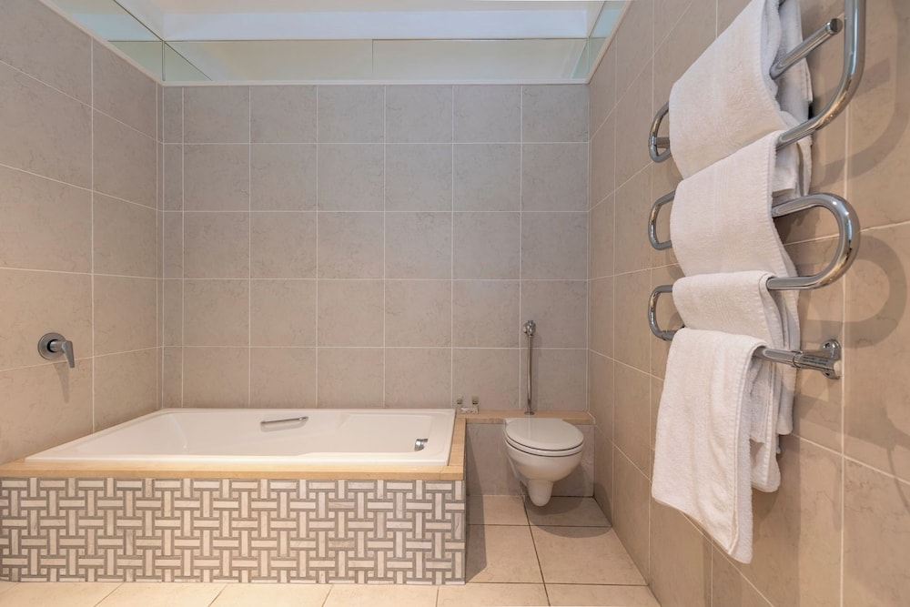 Clifton YOLO Spaces - Clifton White House Villa