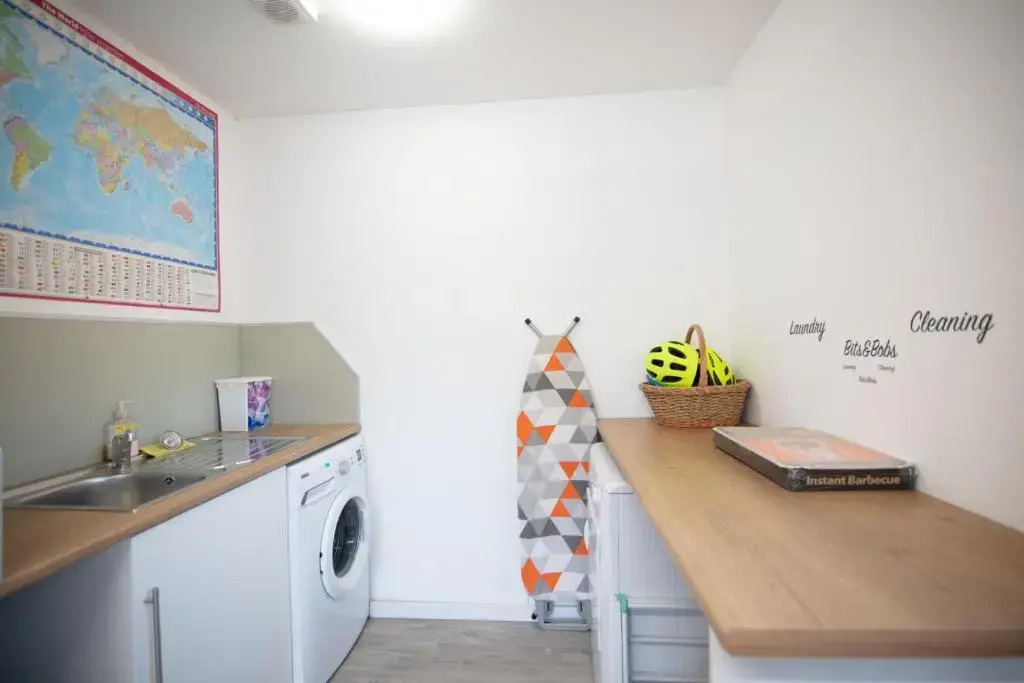 Allt Mor Rentals - Chalet with hot tub, And Studio Apartment no hot tub