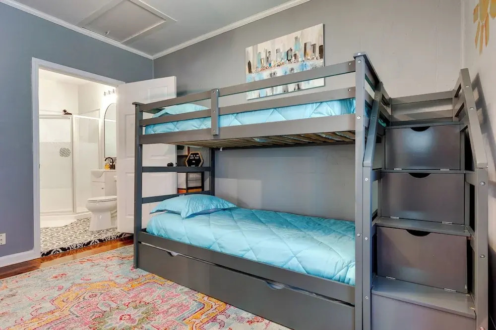 Lovely Mobile Home w/ Smart TV: 2 Mi to Downtown!