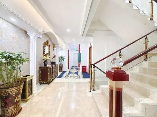 Ruisli Holiday Hotel (Hechi Vocational Education Center Branch)
