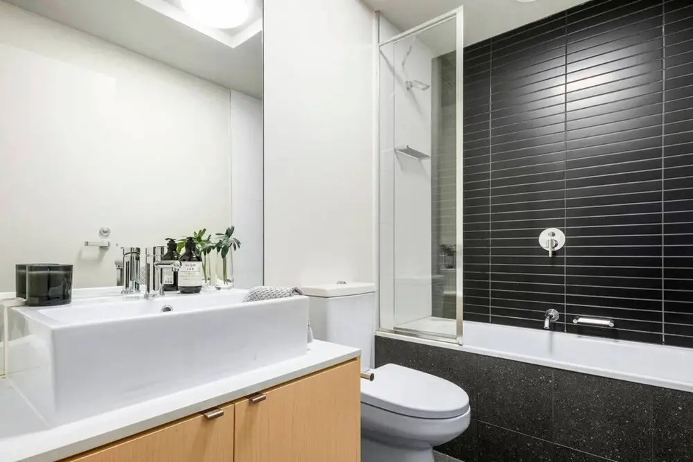 Spacious 2 Bedroom Inner City Townhouse with Private Rooftop