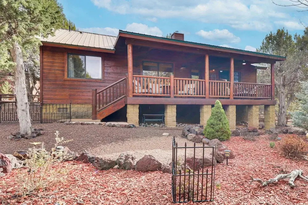 White Mountains Cabin: Near Trails & Lake Access!