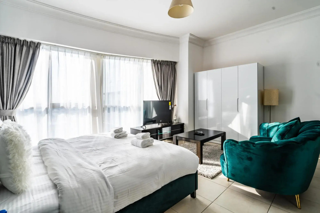 JLT - Lakeshore Tower 807