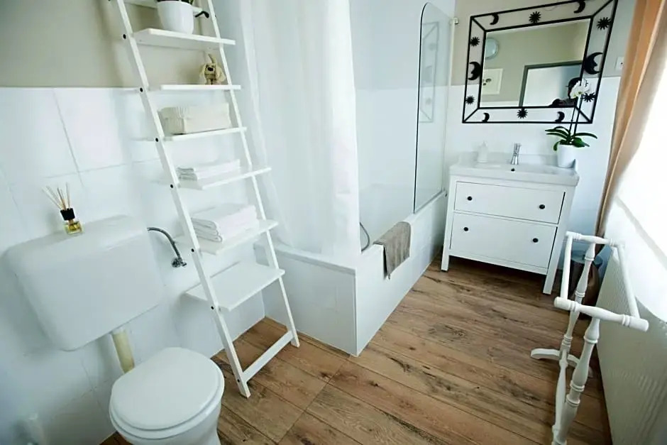 B&B Lakeview