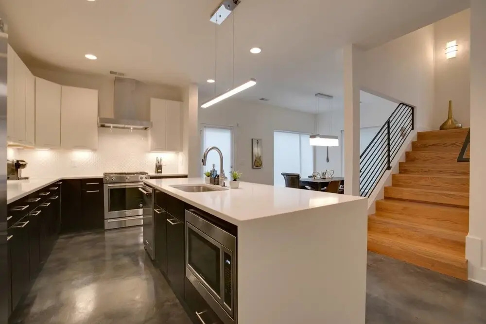 4br/3.5ba w/ Loft, Deck, & Ping Pong by Domio
