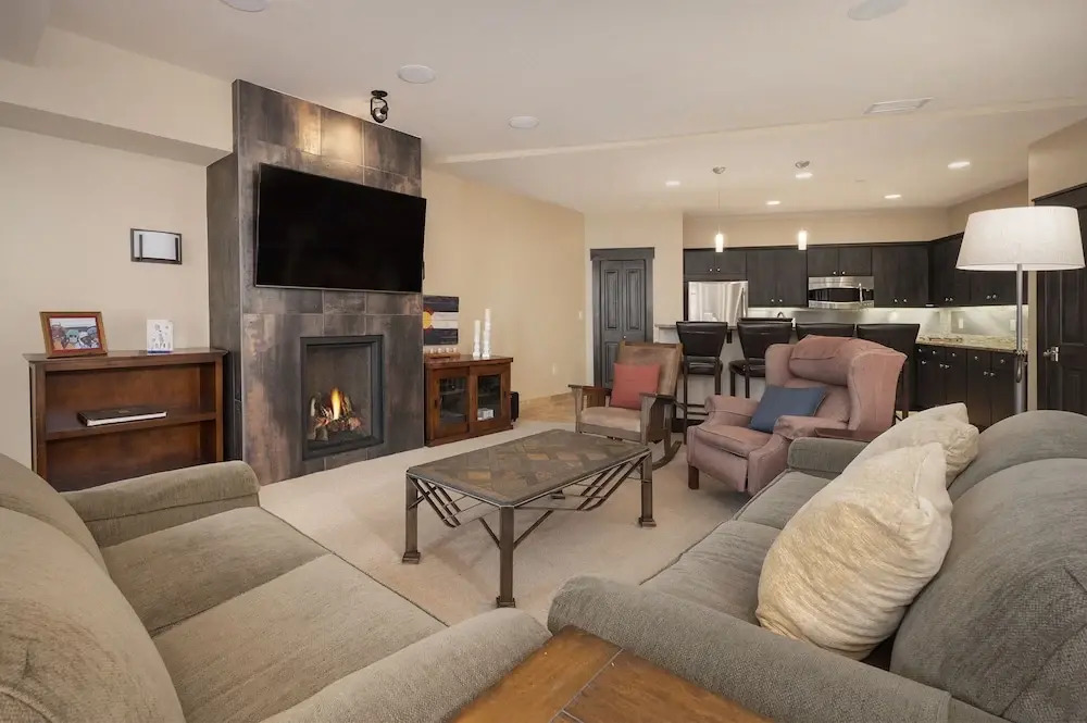 Ski Condo with Private Garage and Washer Dryer - Parry Peak Loft Premium-Rated 105