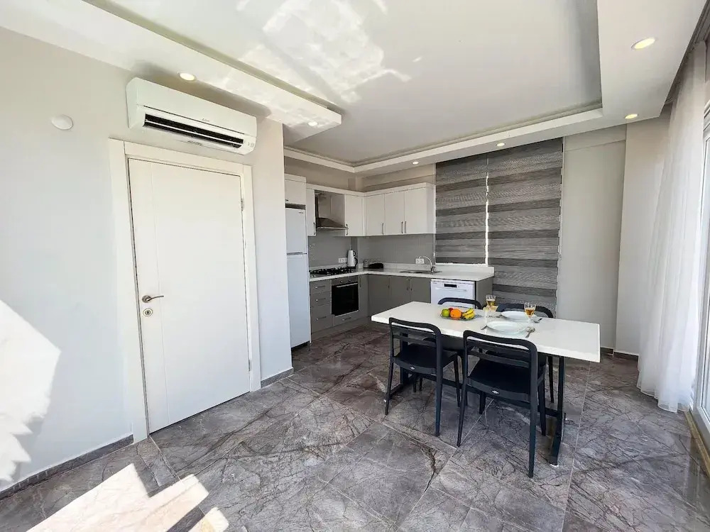 Villa With Private Pool Garden - All Rooms w AC