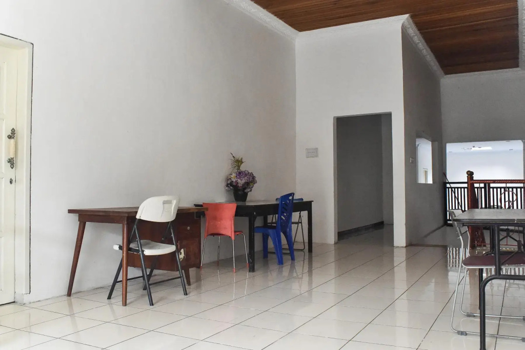 RedDoorz near Sultan Hasanuddin Airport 2 Makassar