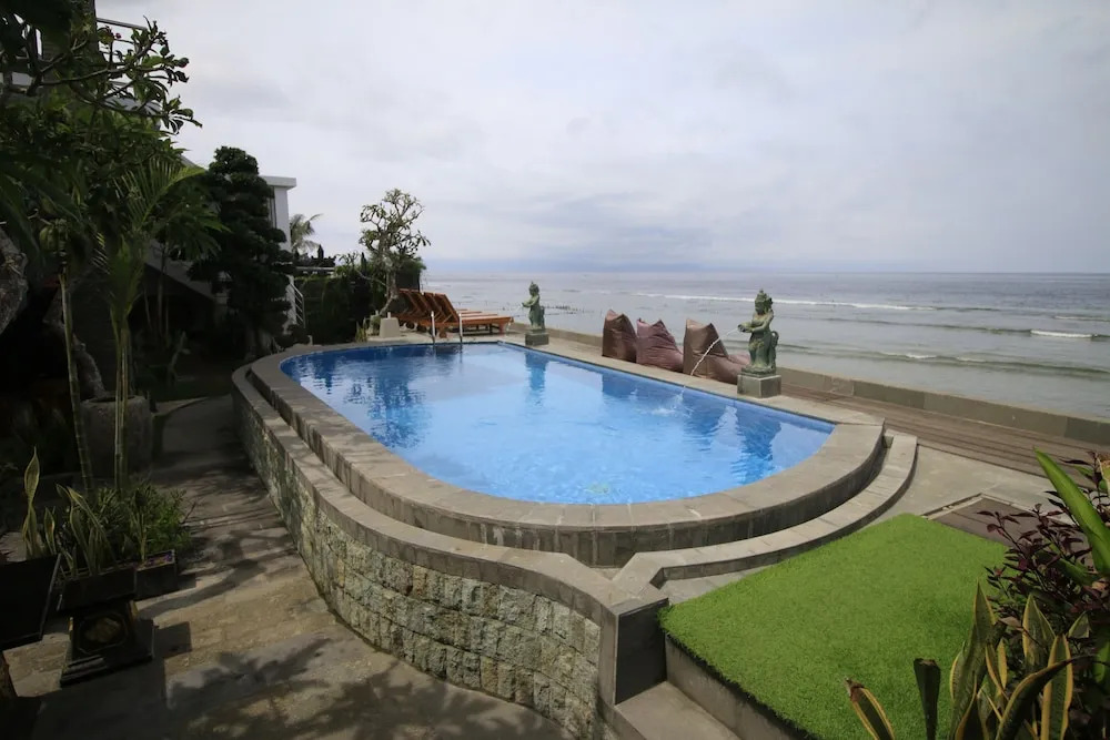 Green Beach Inn