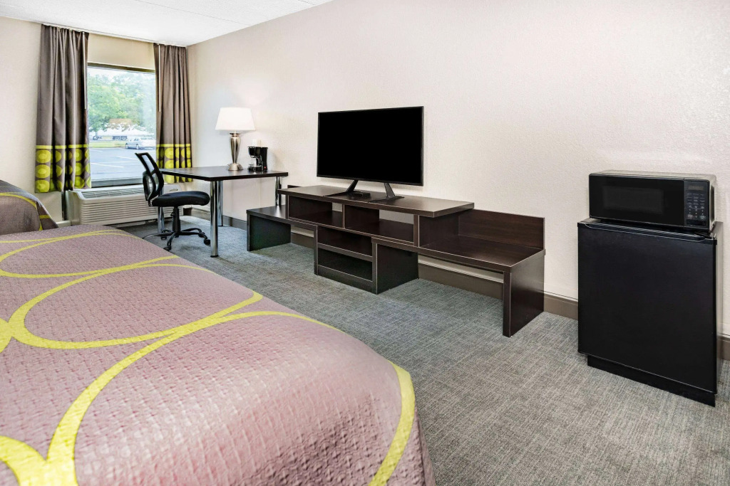 Super 8 by Wyndham Mount Laurel