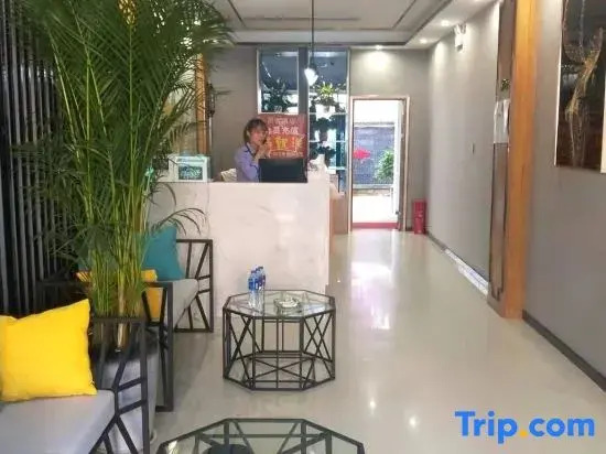 Luke Hotel (Zhoukou East Bus Station)