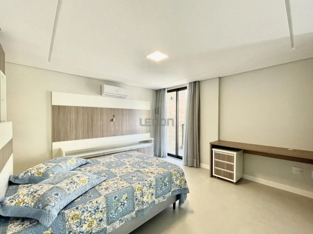 180 - Lindo apartamento com 02 suítes em Mariscal