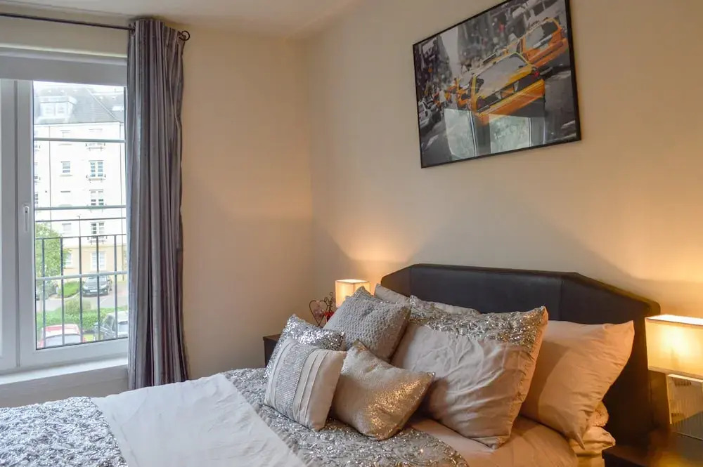 2 Bedroom Apartment Beside Water of Leith Walkway