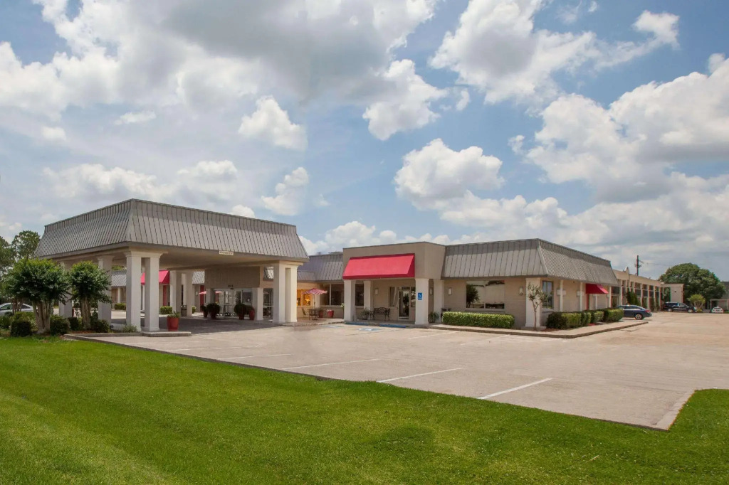 Iberia House & Suites