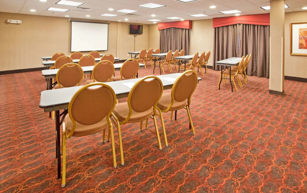 Hampton Inn & Suites Watertown