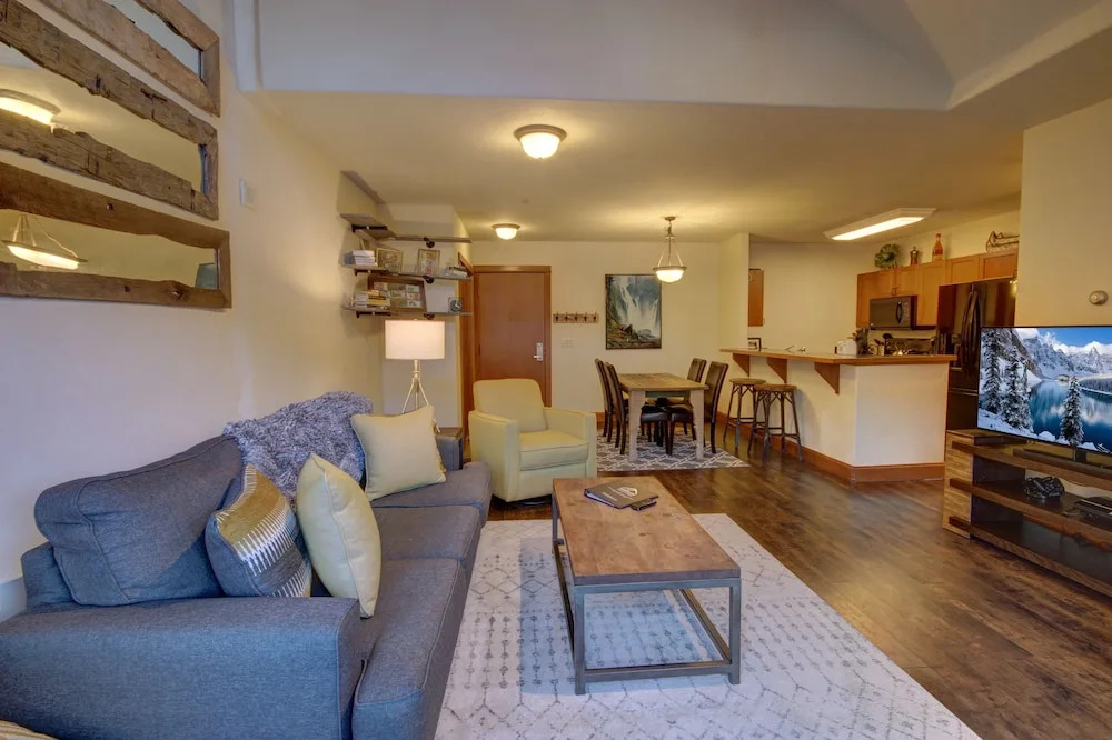 Oro Grande by Summit County Mountain Retreats