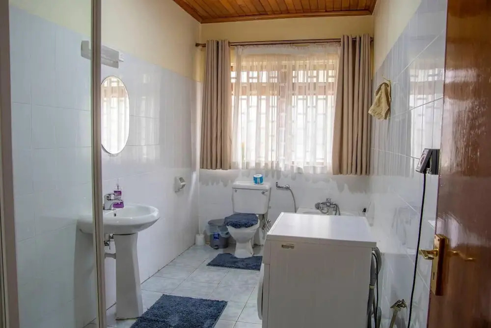United Nations Bluezone Stunning, Spacious Cottage