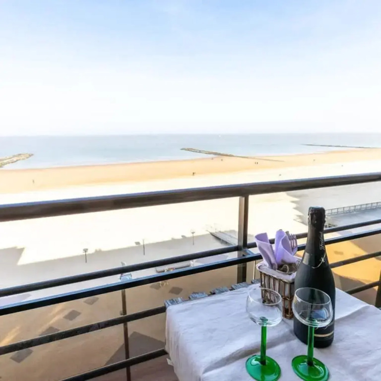 Beautiful Spacious Studio With Frontal sea View