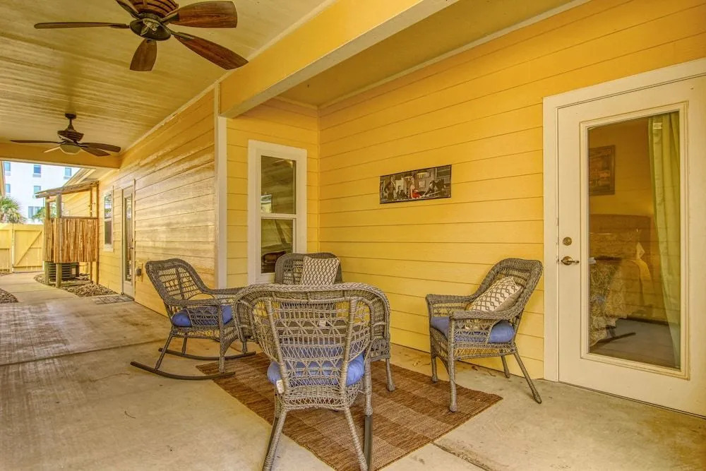 Admirals Quarters 103pb 2 Bedrooms 2 Bathrooms Condo