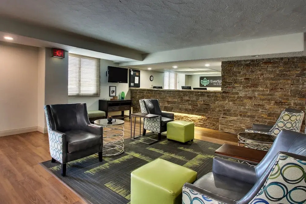 Expressway Inn