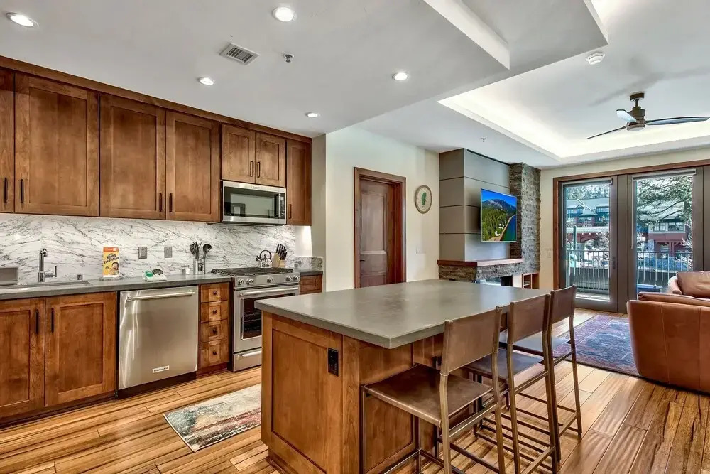 Luxury Three Bedroom Residence Steps From Heavenly Village Condo