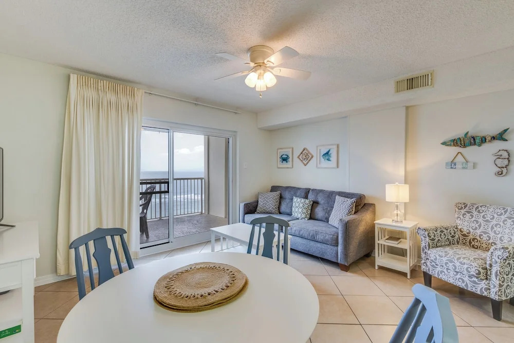 Royal Palms 1203