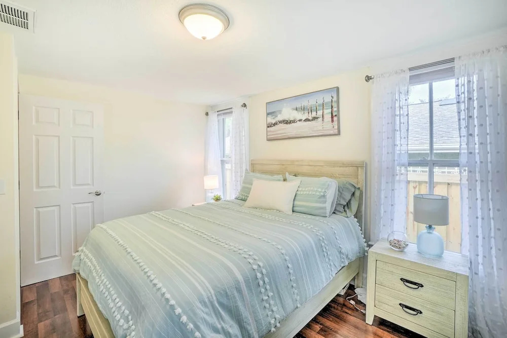 Historic Tarpon Springs Abode ~ 3 Mi to Beach